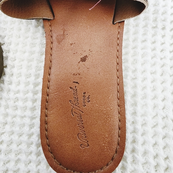 Universal Thread Sandals - Picture 3 of 3